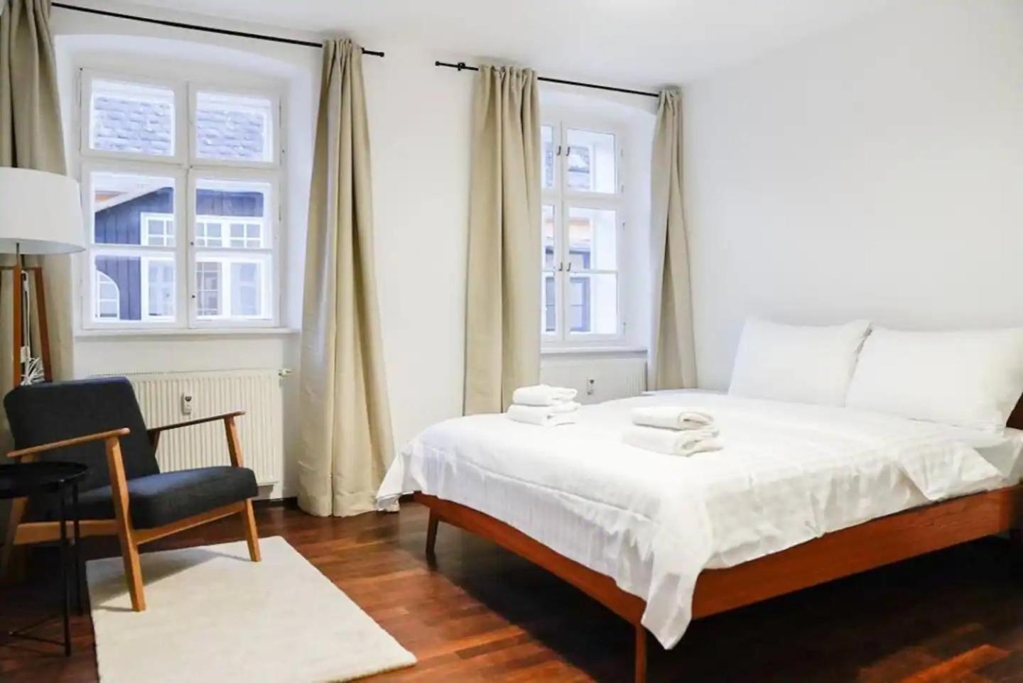 Authentic Austrian Flat In The South Of Vienna Apartment Modling Exterior photo
