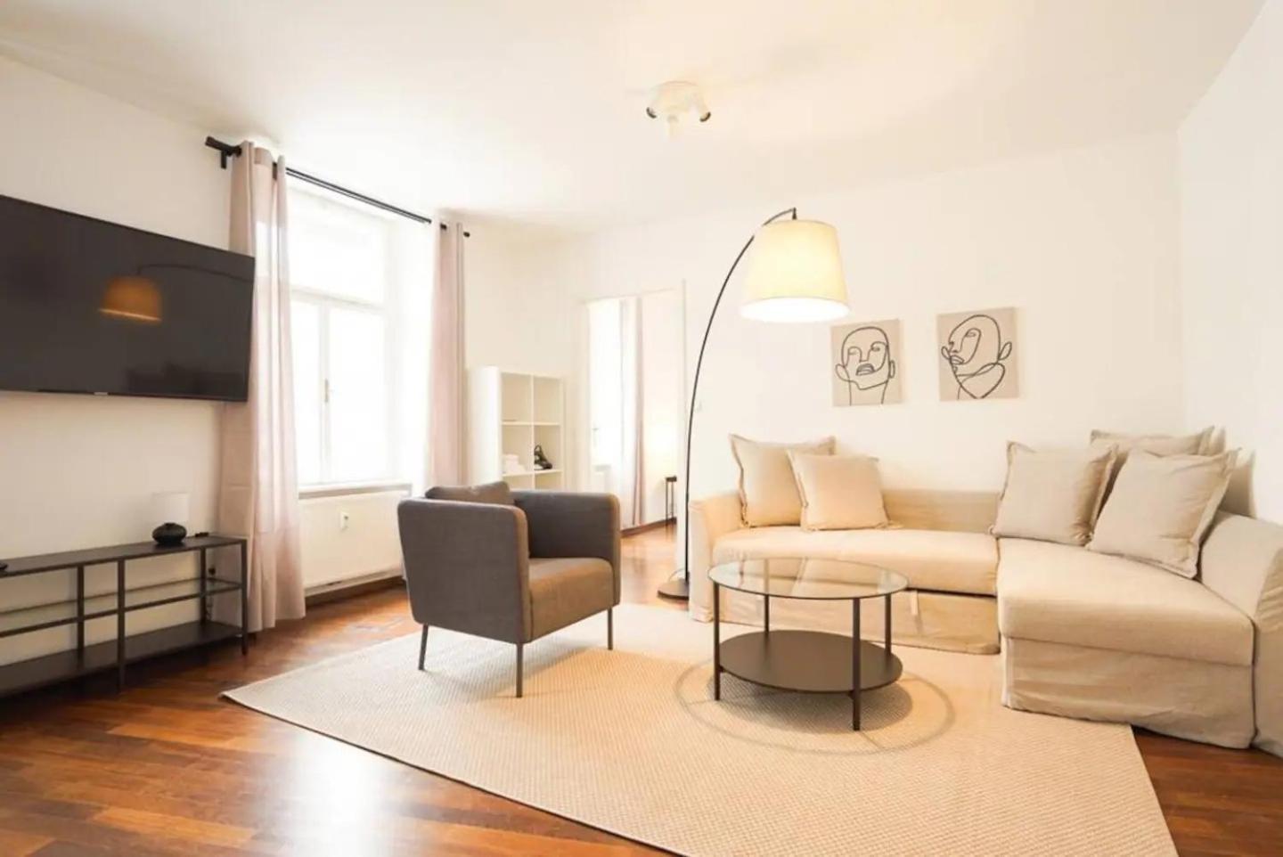 Authentic Austrian Flat In The South Of Vienna Apartment Modling Exterior photo