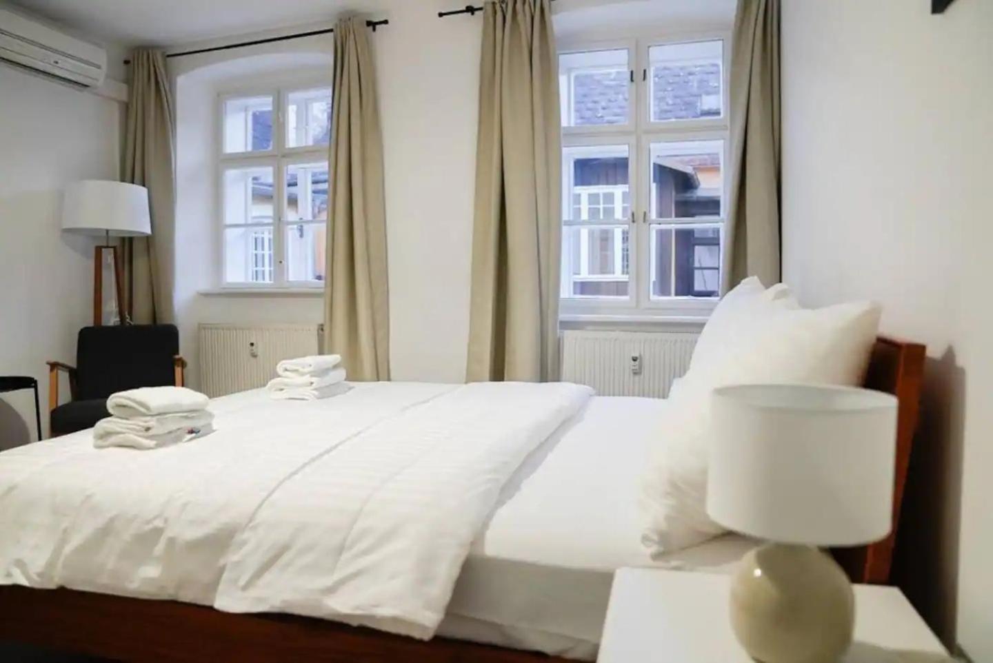 Authentic Austrian Flat In The South Of Vienna Apartment Modling Exterior photo