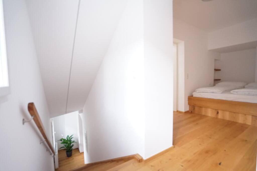 Authentic Austrian Flat In The South Of Vienna Apartment Modling Exterior photo