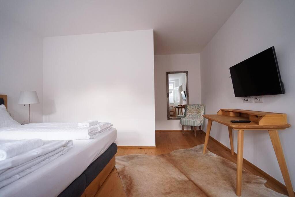 Authentic Austrian Flat In The South Of Vienna Apartment Modling Exterior photo